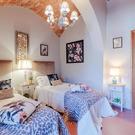 Chianti, Your Secret 4 Bedrooms Retreat With View Over The Vineyards In Villa